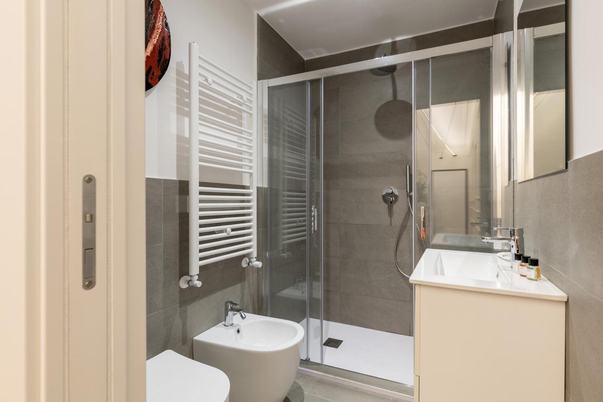 Hostly-puccini Luxury Home-near Colosseum & Trevi Appartamento *